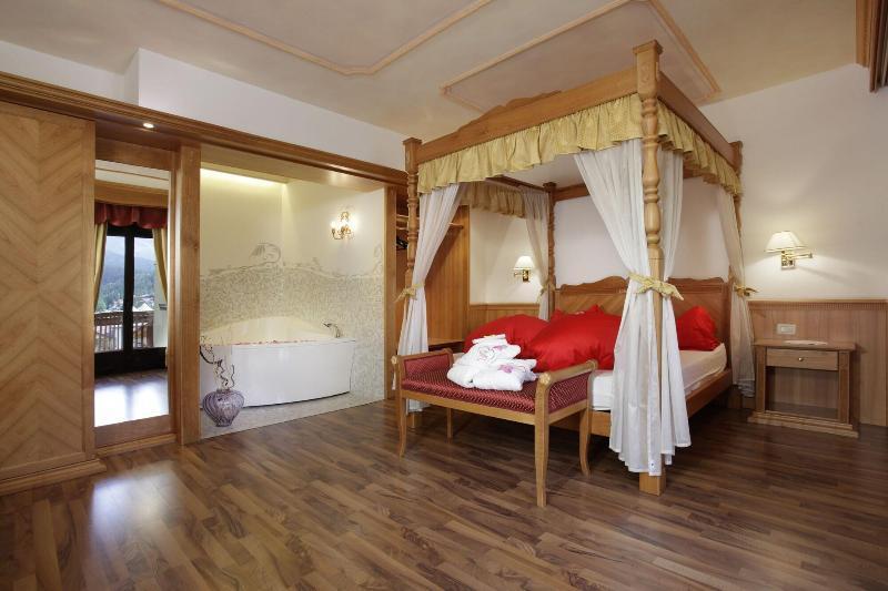 Cavallino Lovely Hotel Andalo Esterno foto